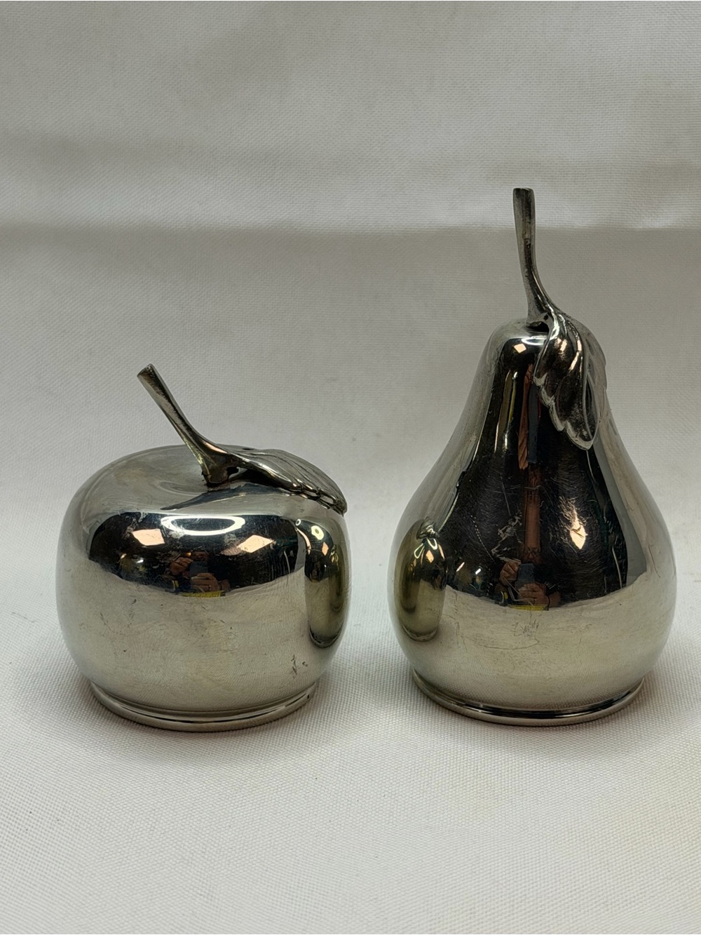 Vintage Elegance Bohemia Apple Pear Salt Pepper Shakers Silver Tone Fruit Set